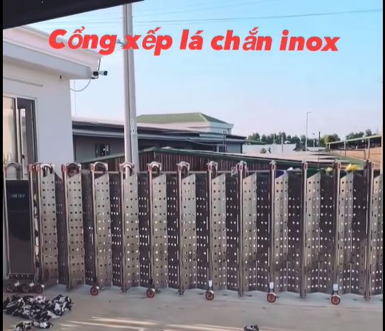 Cong-xep-inox-304-voi-la-chan-inox-duc-lo---giai-phap-hoan-hao-tai-Tp--Binh-Duong